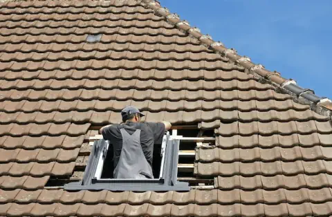 Pose de velux - Mas-Saintes-Puelles